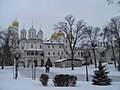 Zadní strana, nalevo chrám, napravo Palác patriarchů, na pozadí věže Chrámového náměstí