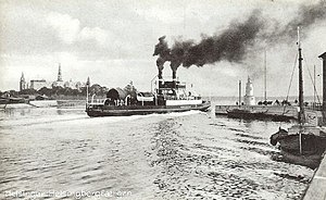 Kronprinsesse Louise på väg ur Helsingørs hamn år 1892.