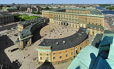 Королівський палац у Стокгольмі, резиденція короля[16][17], вид з башти собору, фото 2011 р.