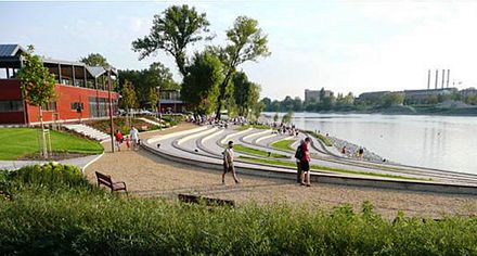 Lágymányosi Bay, Relaxing on the Danube Embankment