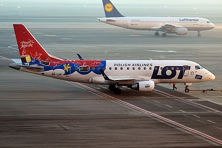 Tập_tin:LOT_(Ptasie_Mleczko_Livery),_SP-LDF,_Embraer_ERJ-170STD_(32564212741).jpg