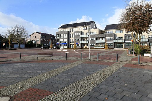 Lathen - Erna-de-Vries-Platz + Kleiner Esch 01 ies