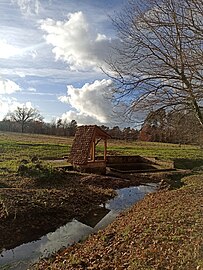 Lavoir à la source de la Lidoire, à Bosset.