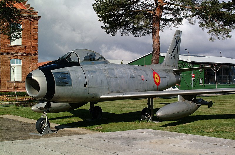 File:León NCOs academy C.5-1 F-86F-25-NH Sabre Preserved parade ground (2941637556).jpg