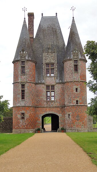 File:Le Chateau de carrouges 786.jpg