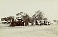 Le Gezira Light Railway à l’arrêt dans une petite gare de la Gezira soudanaise. (Coll H Fontaine).jpg