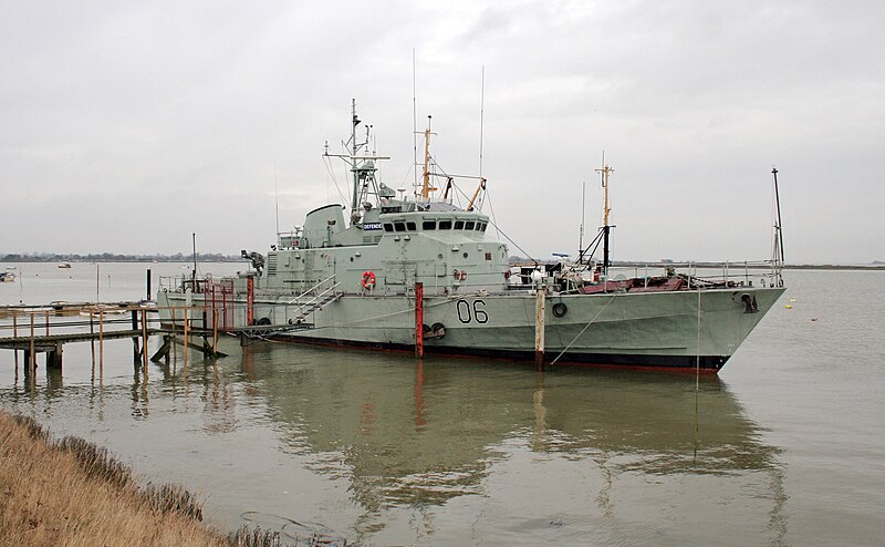 File:Lowestoft Defender at Heybridge Basin.jpg