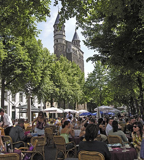 Image: Maastricht platz vor liebfrauenkirche