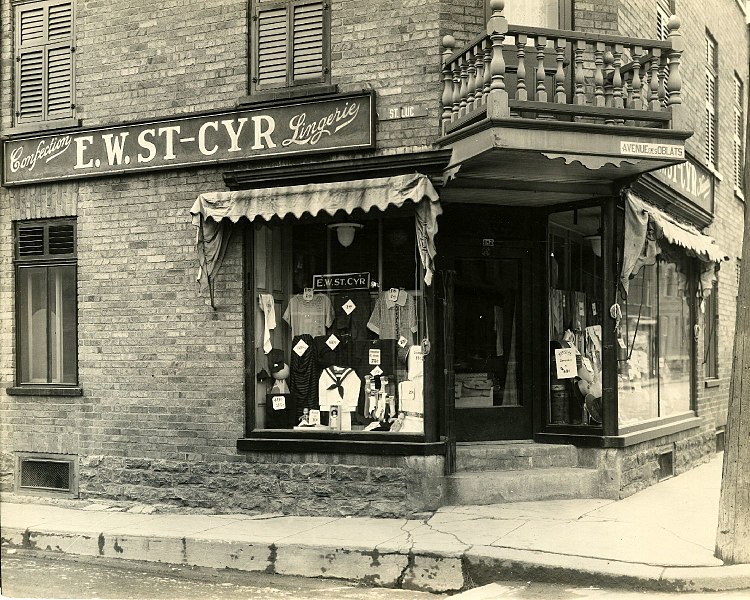 File:Magasin de E. W. Saint-Cyr de Québec BAnQ P748S1P2771.jpg