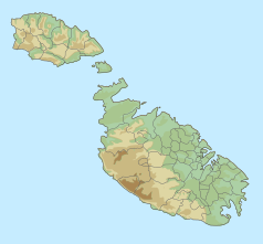 Mapa konturowa Malty, blisko lewej krawiędzi u góry znajduje się owalna plamka nieco zaostrzona i wystająca na lewo w swoim dolnym rogu z opisem „Blue Hole”
