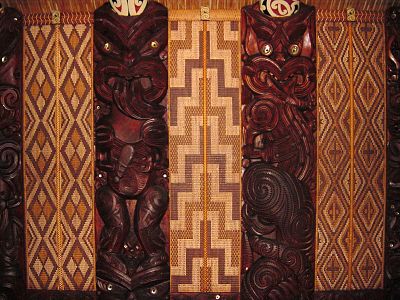 Tukutuku et poupou maoris