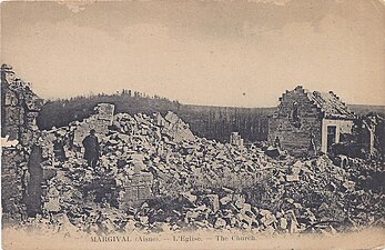 Vue des ruines de l'église détruite par les Allemands en 1917.