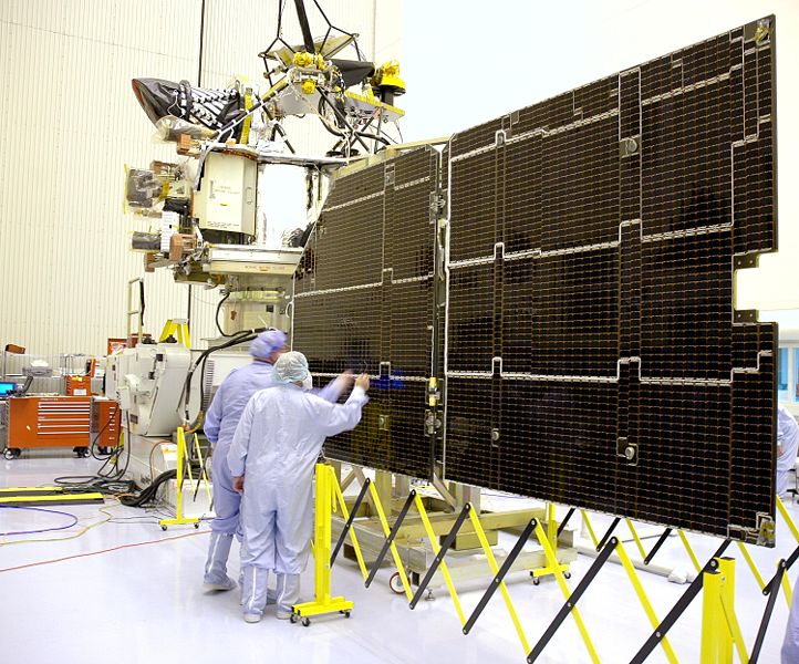 File:Mars Reconnaissance Orbiter solar panel.jpg