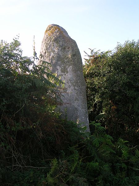 File:Menhir de Luguenez 04.JPG