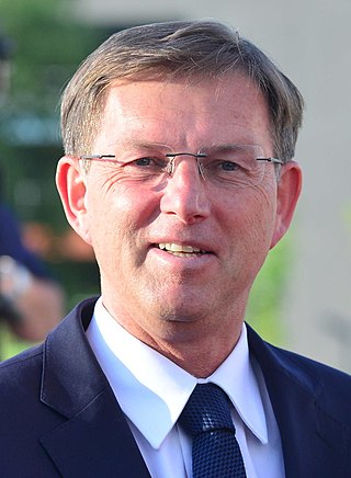 <span class="mw-page-title-main">Miro Cerar</span> Slovenian lawyer and politician