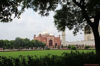 Mosque inside Taj Mahal.jpg