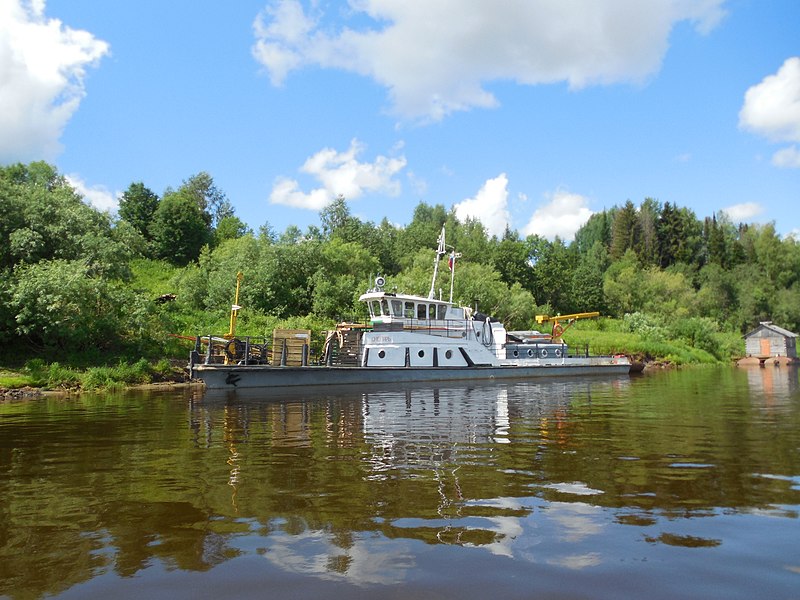 File:Motorboat by Verkhnaya Dvina, Kotlas - Toima - panoramio (34).jpg