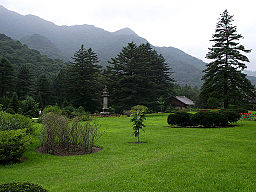 Berget Myohyang sett från templet Pohyon