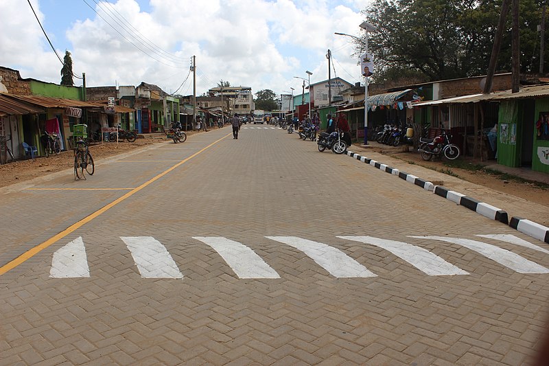 File:Mpeketoni Road.jpg