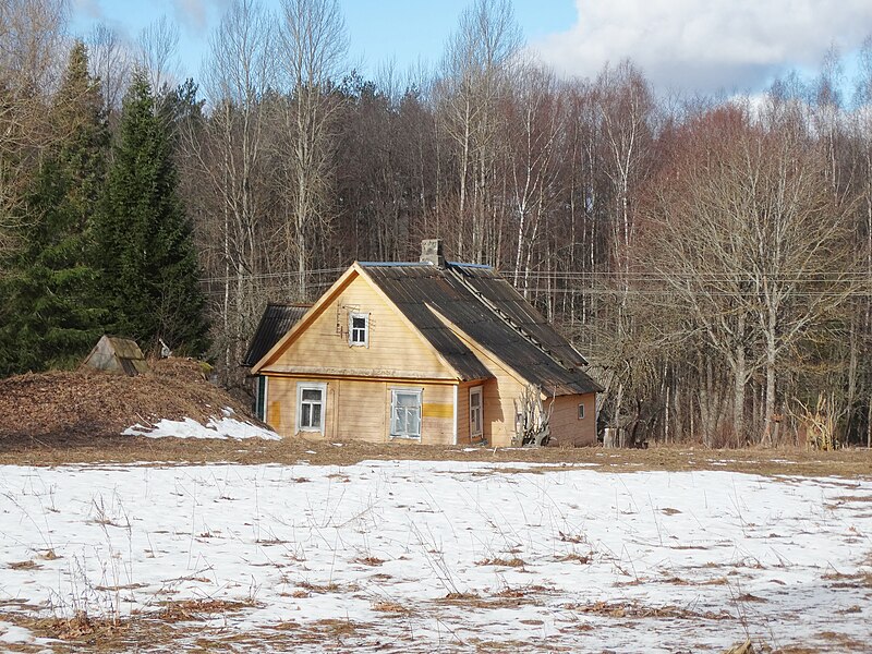 File:Mukuliai, pamiškės sodyba.JPG