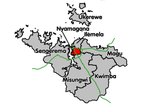 Poloha okresu Nyamagana v regionu Mwanza. Hlavní silnice v zelené barvě.