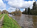 Le Canal de Nantes à Brest (Aulne canalisée) au niveau de l'écluse de Nénez [écluse n°223] (en Lennon, en période de fortes eaux).