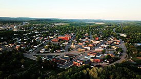 Downtown Negaunee'nin havadan görünümü