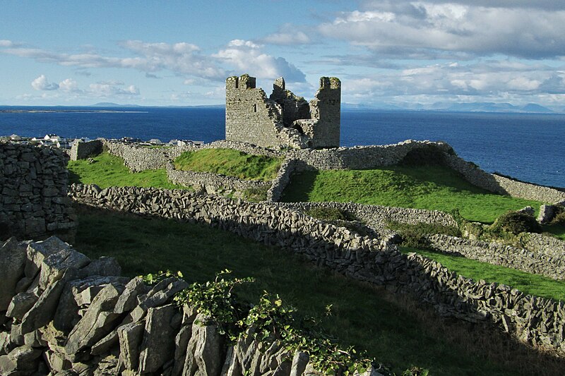 File:O'Briens Castle Inisheer 5130 (2).jpg