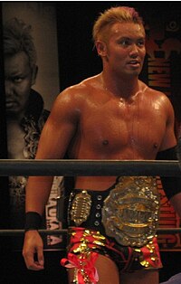 Kazuchika Okada, ötszörös IWGP nehézsúlyú bajnok és a történelem leghosszabb uralkodója (720 nap).