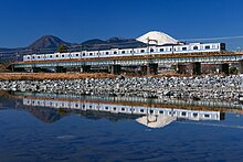 酒匂川橋梁を通過する小田急小田原線の二代目3000形電車