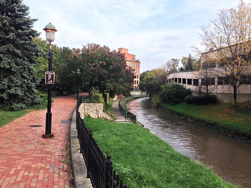 File:Onondaga Creekwalk Franklin Square.jpg