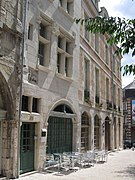 Maisons anciennes restaurées place du Châtelet