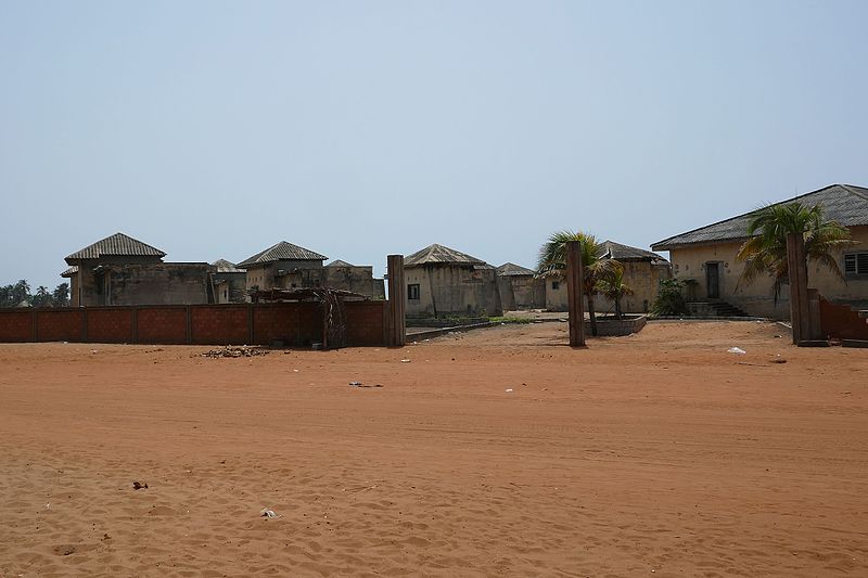 File:Ouidah-Maisons.jpg