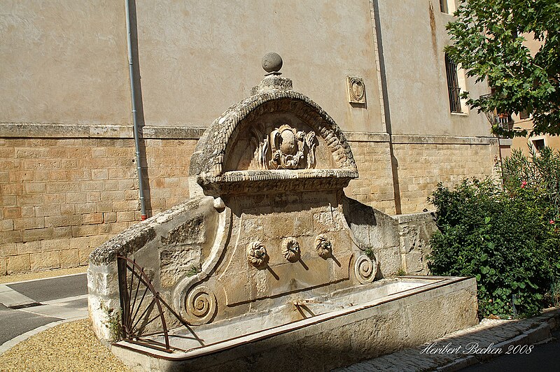 File:PICT6149 - St Saturnin (40911223102).jpg