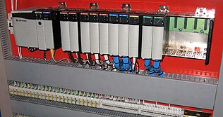 Modular PLC with EtherNet/आईपी मॉड्यूल, डिजिटल और एनालॉग I/O, कुछ स्लॉट खाली होने के साथ