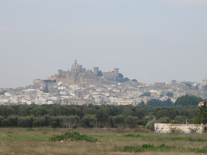 File:Panorama di Oria.jpg