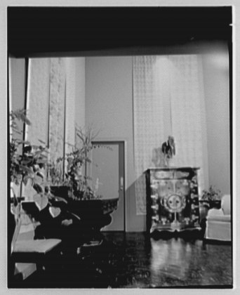 File:Patricia Murphy, apartment in Manhasset, Long Island, New York. LOC gsc.5a20148.tif