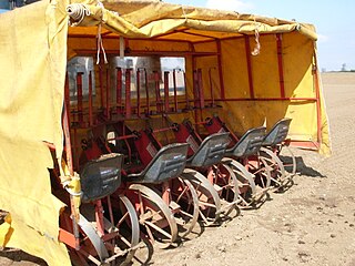 <span class="mw-page-title-main">Transplanter</span> Agricultural machine