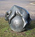 "Kugelnder Bär", bronze, Munich, 1968, by Martin Mayer