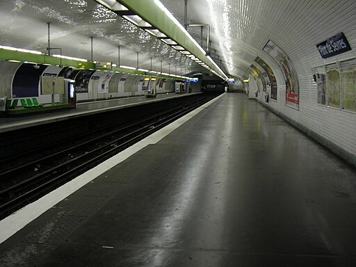 Pnt de Svres station