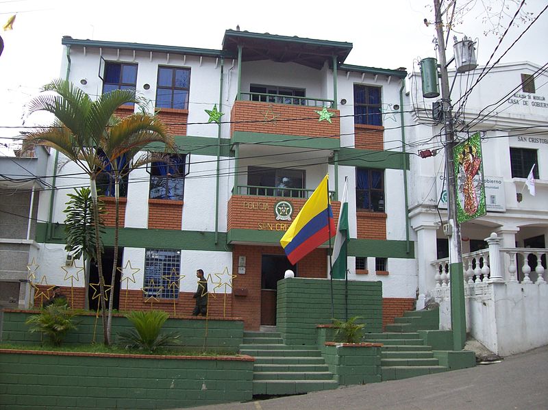 File:Policía de San Cristóbal.jpg