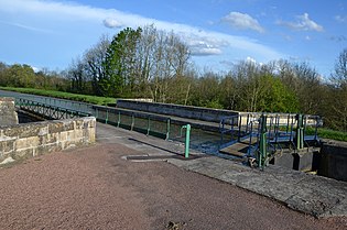 Pont-canal sur le canal du Nivernais pres de Verneuil DSC 0909.JPG