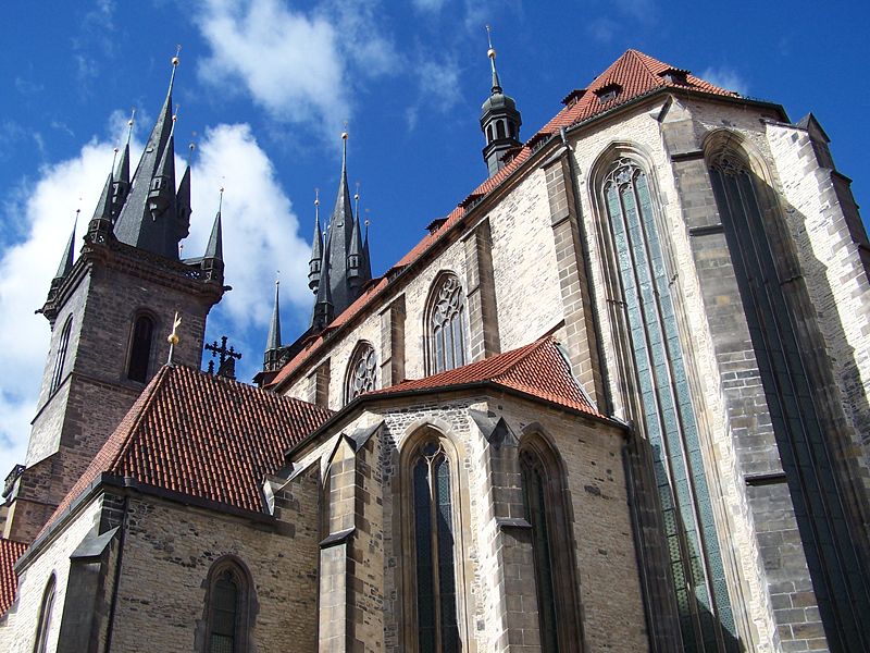 File:Prag Teynkirche Süden.jpg