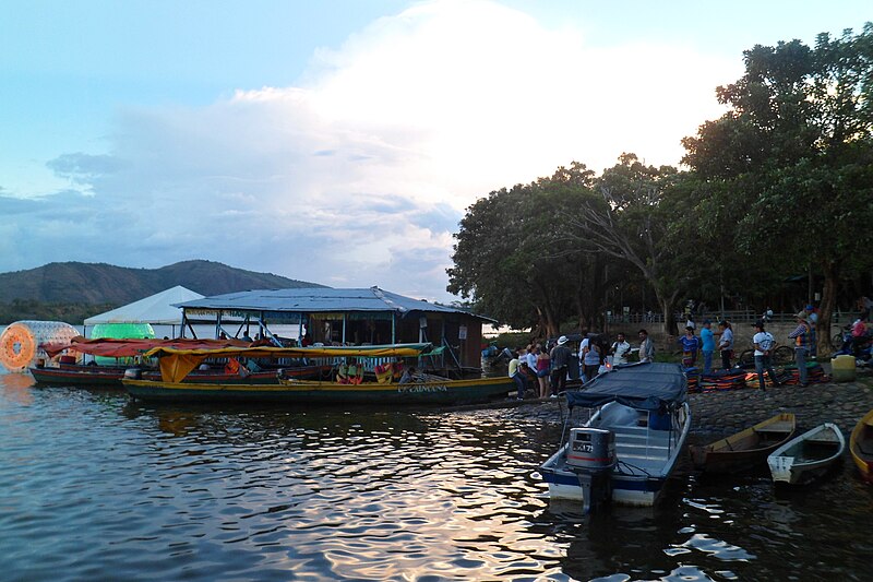 File:Puerto Embalse de Betania - panoramio.jpg