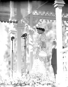 Queen Elizabeth II reads a speech in Sydney, 1954 QEII-1.jpg