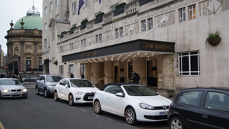 File:Queen's Hotel, City Square, Leeds (16th November 2013).JPG