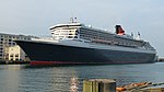 Queen Mary 2 Boston Temmuz 2015 01 (kırpılmış) .jpg