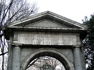 Puerta del Rey, close