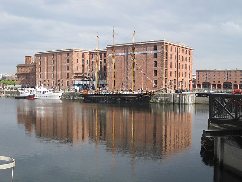 File:Reflections of the Albert Dock Liverpool - panoramio.jpg