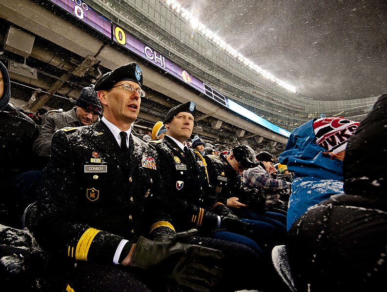 File:Reserve general officer, Soldiers honored during Stadium Series NHL game (12882270664).jpg